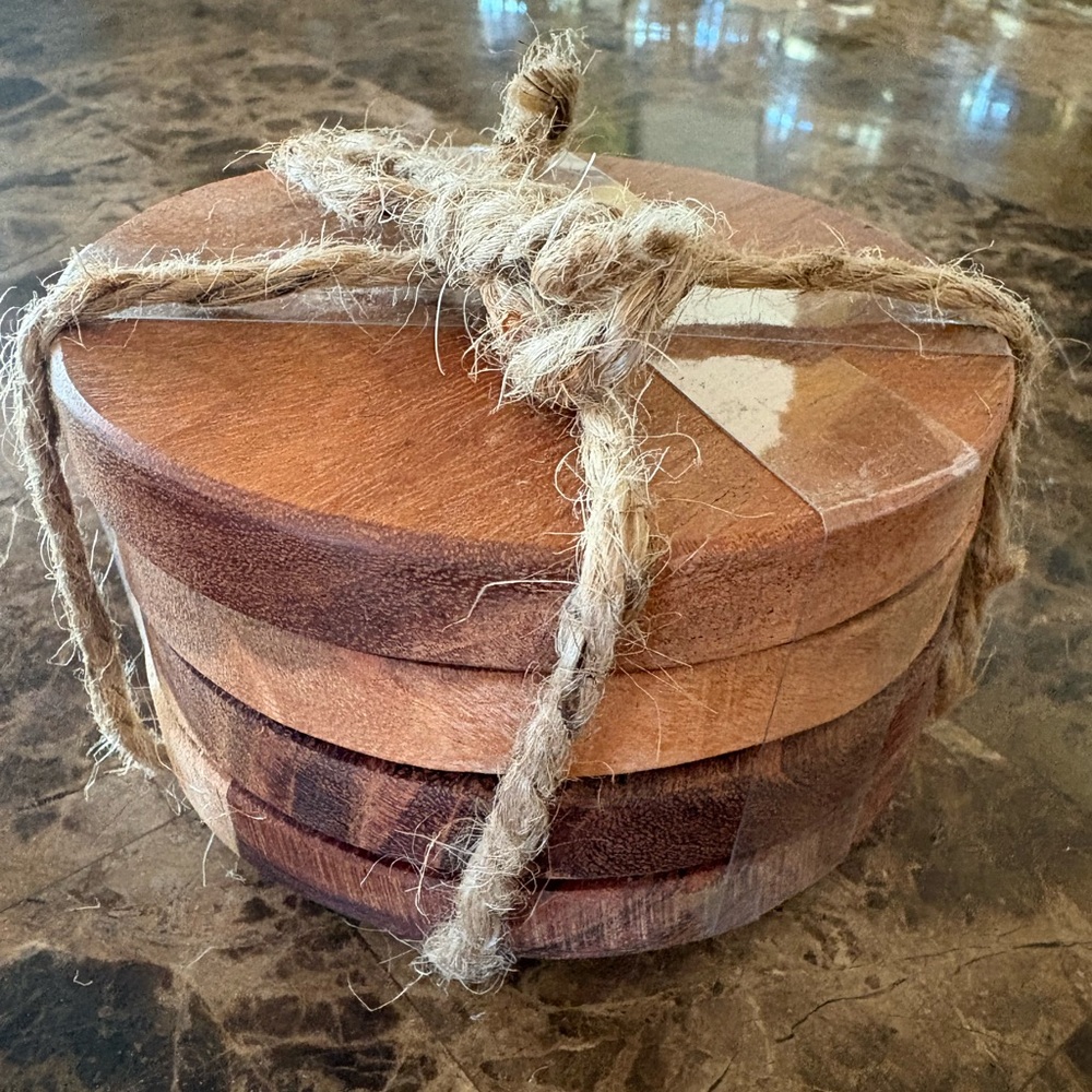 Set of 4 NWT Wooden Round Coasters Set with Twine - Natural Brown. Made in India